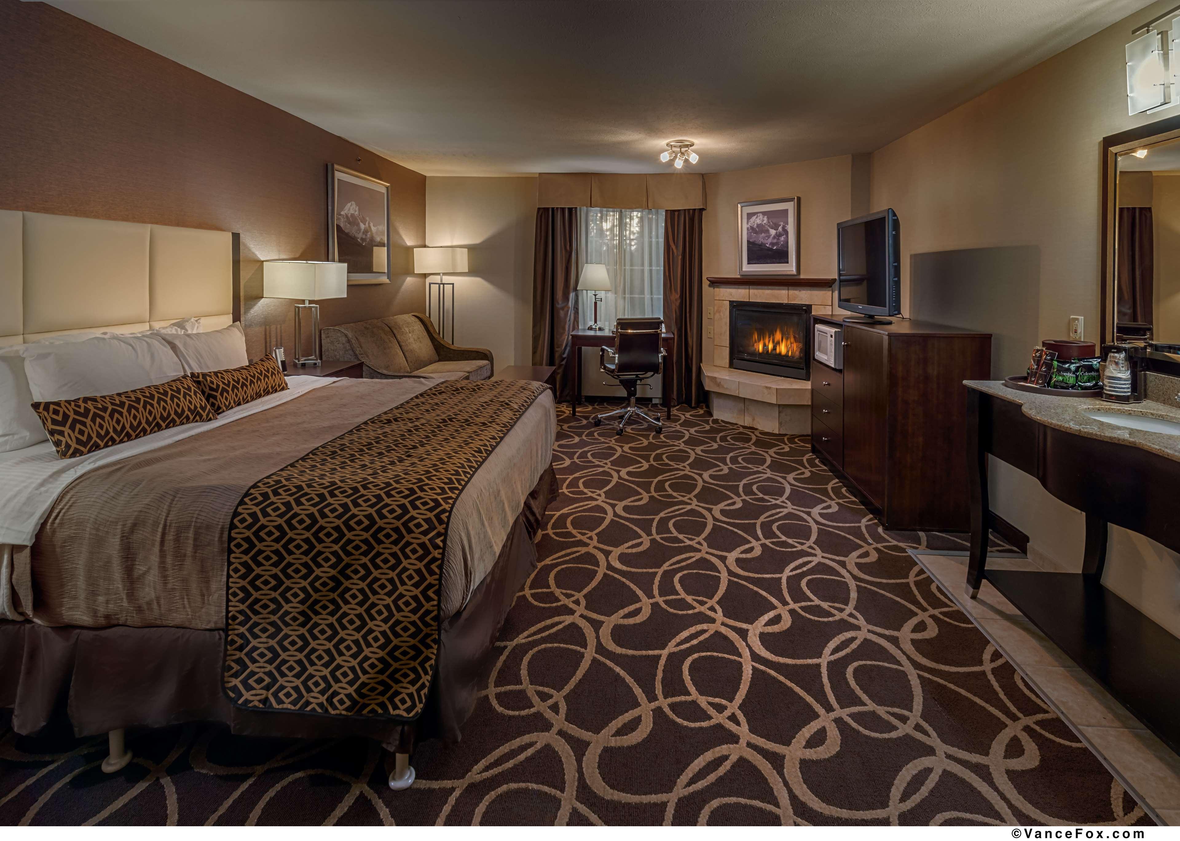 Best Western Plus Pioneer Park Inn Fairbanks Exterior photo