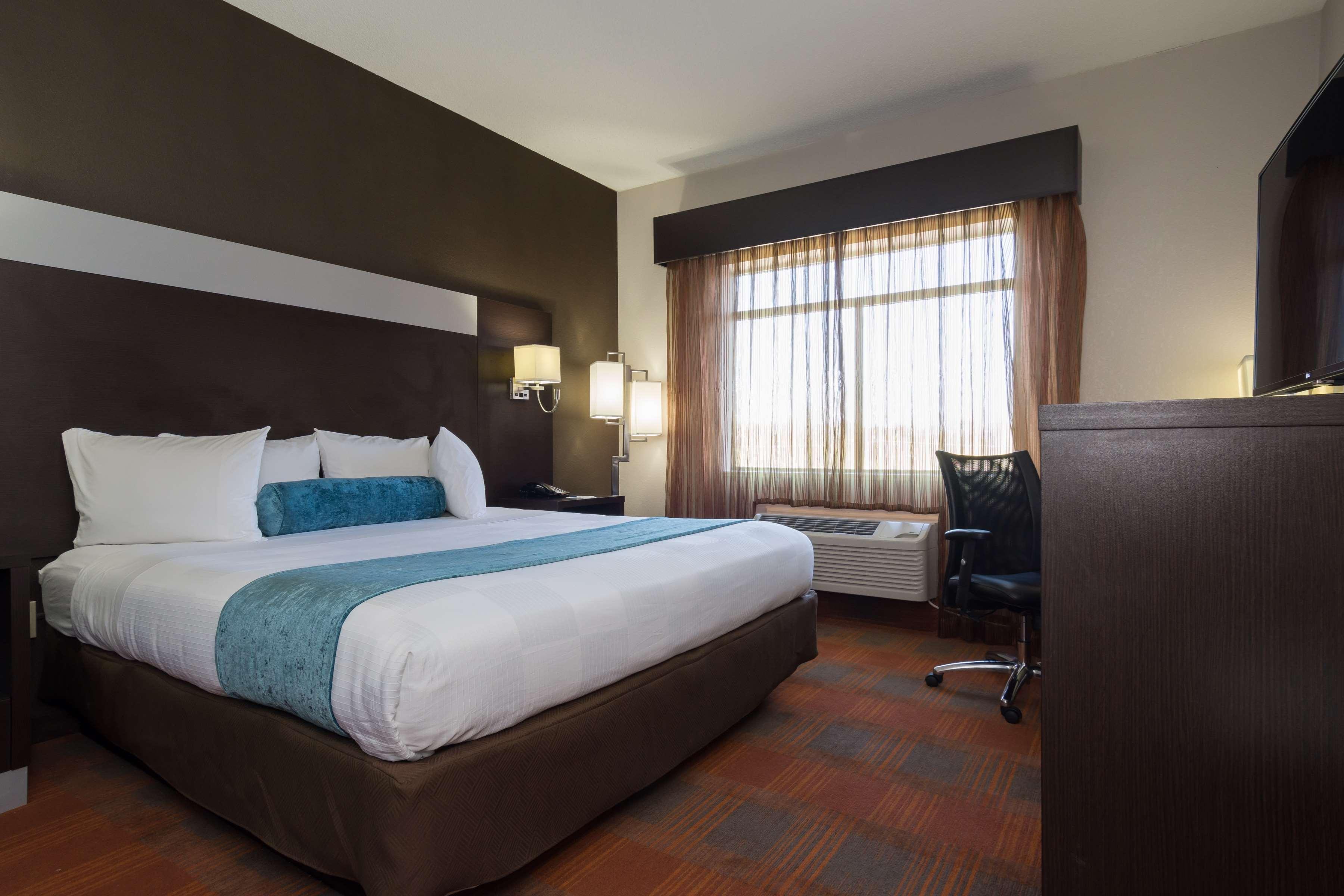 Best Western Plus Pioneer Park Inn Fairbanks Exterior photo